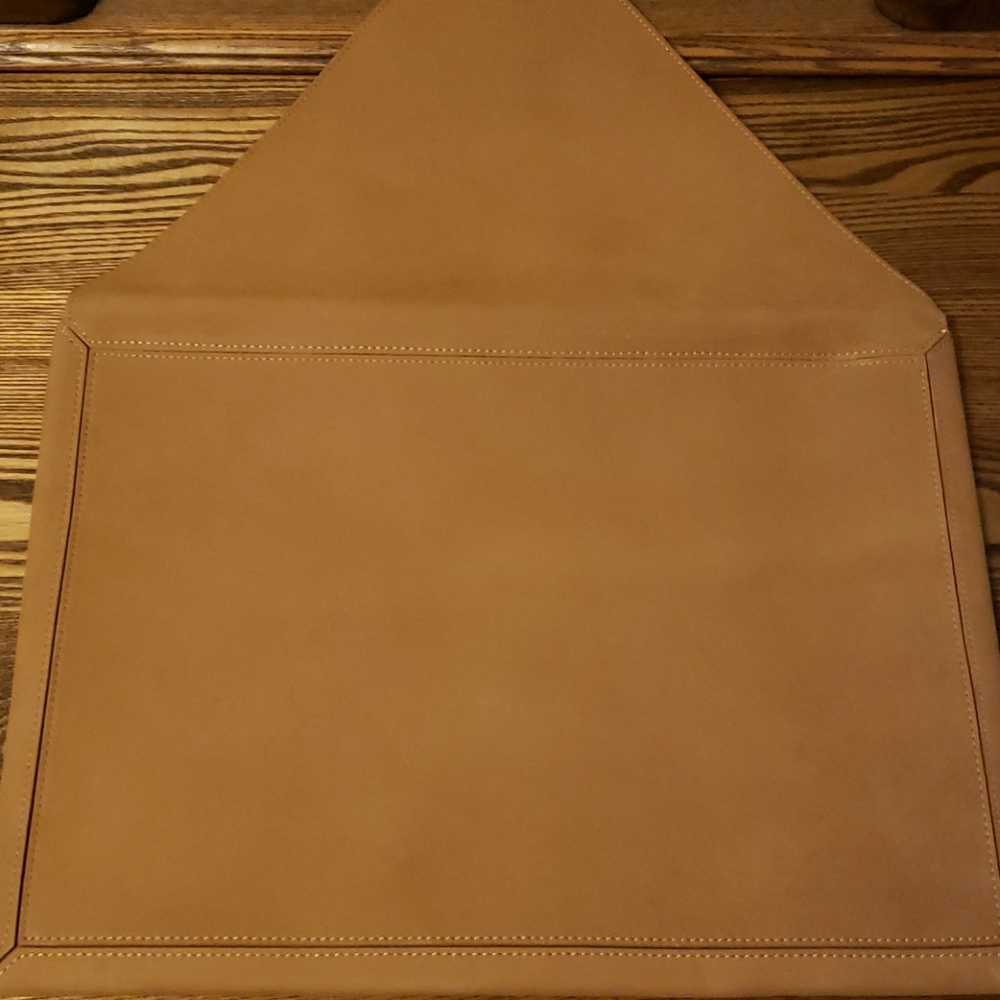 Leather Envelope Laptop Case Russell+Hazel - Camel - Picture 3 of 5